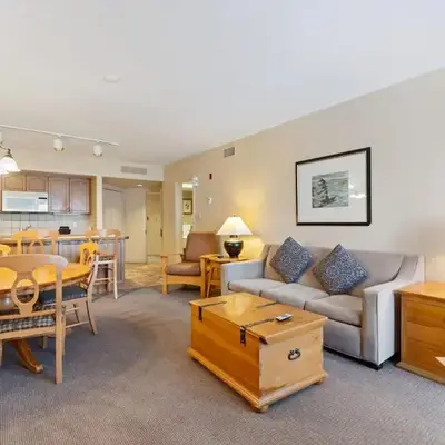 Resort Style with Balcony Hot Tub and Full Kitchen