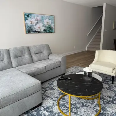 Cozy 3 Bedroom Townhome Hyde Park Mall & Western University