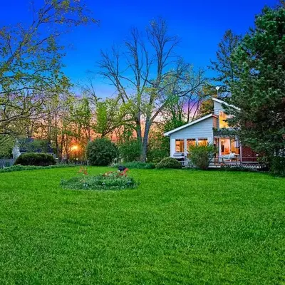 PRIVATE COTTAGE GETAWAY On LAKE SIMCOE