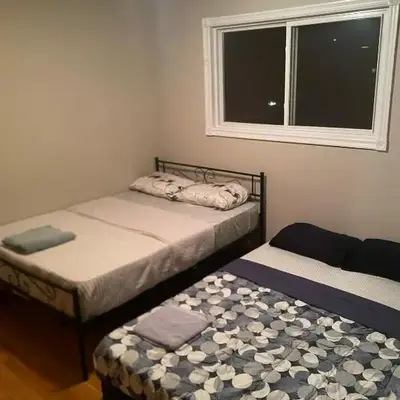 Upper Level Cheap Room For 3 People- 24 Hrs Checkin-Walking to Bus