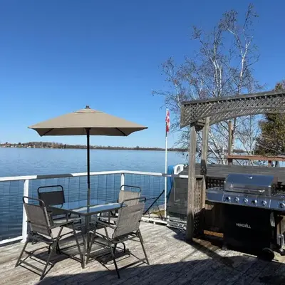 Waterfront Cottage Near Toronto Private Dock