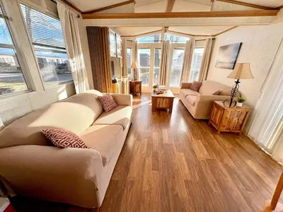 Gallery image of Sherkston Shores Retreat, Sleeps 6, Walk to the beach, Firepit in Port Colborne