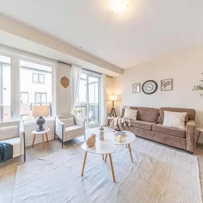 Entire home in Oakville