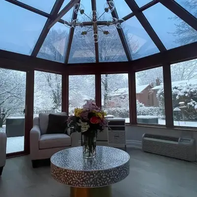 6 Bedroom Luxury House with a Bright Sunroom