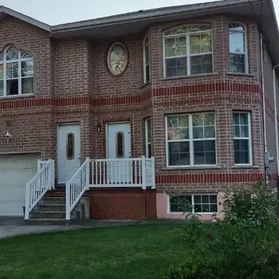2 bdrm apartment 3 min walk to McMaster University