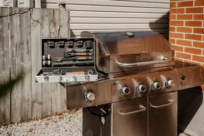 a stove with a grill on top of it at The Barrie Nook in Barrie