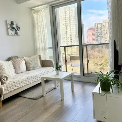 Modern & Stylish Condo Downtown