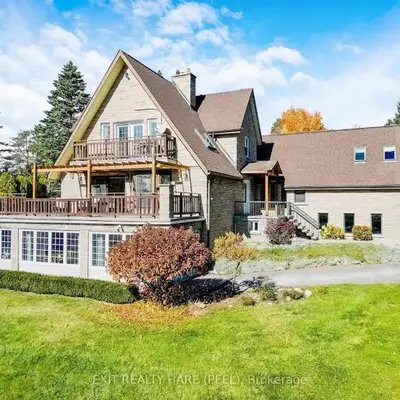 Mono Farmhouse
