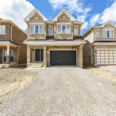 Entire 4BR Detached Home 15 Mins from the Falls