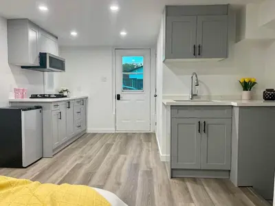 Gallery image of Modern Niagara studio in Niagara Falls