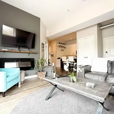 Contemporary West Loft in Historic Niagara