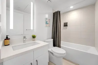 Gallery image of Cozy Condo Near Restaurant TTC in Toronto