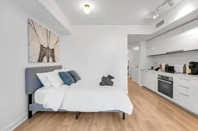 Gallery image of Cozy Condo Near Restaurant TTC in Toronto