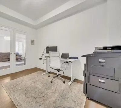 an office with a desk and a chair in a room at Cambridge Luxury by Ravine in Cambridge