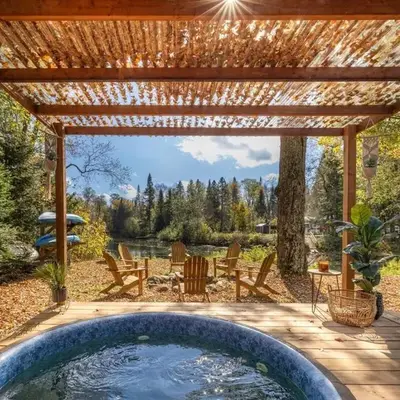 Hills Haven - Luxury Riverfront Cottage