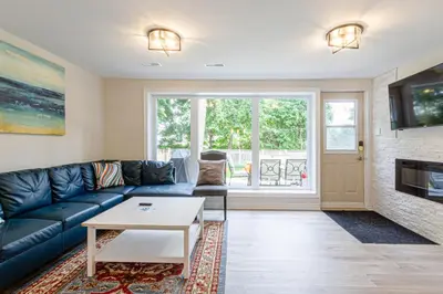 Gallery image of Fabulous Forested Flat in Mississauga