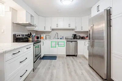 Gallery image of Fabulous Forested Flat in Mississauga