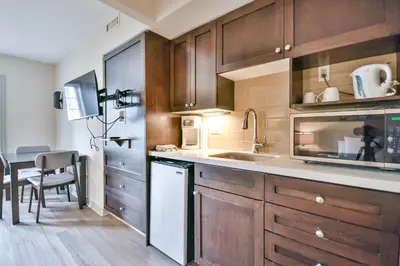 Gallery image of Luxury 2BR King Condo with Pool & Spa Access in Shanty Bay