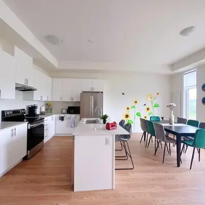 Modern entire house close to Costco convenient stay