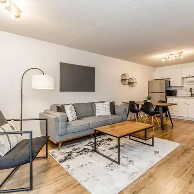 The Landing Pad - Condo in Collingwood