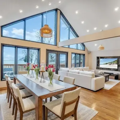 Luxurious waterfront cottage
