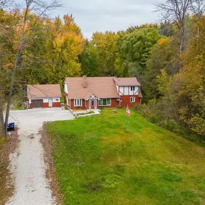 Four and half bedrooms 10 Acres of forest with trails