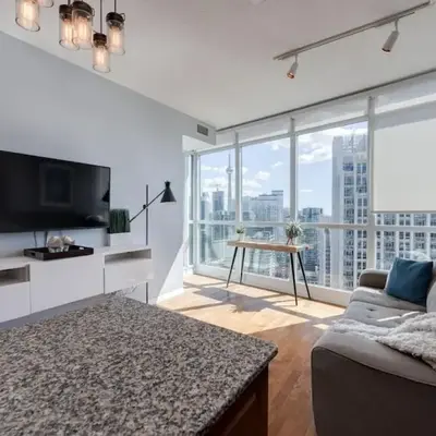Ent District 3 Bedroom 2Bath Parking CN Tower