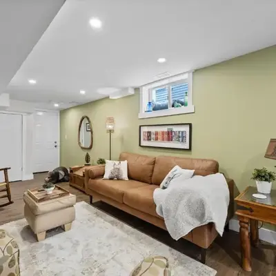 Family-Friendly 2BR Near Lake & Downtown