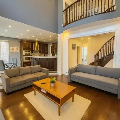 Large 5-Bedroom Gem - Stylish