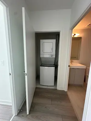a laundry room with a washer and dryer at Vaughan Cozy 1 Bedroom Condo in Vaughan