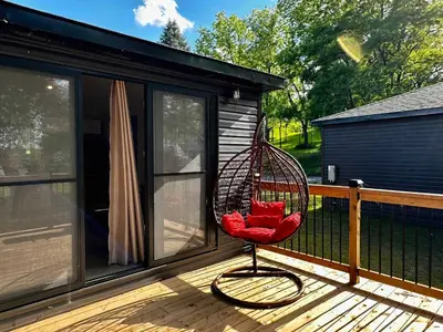 Gallery image of 2-bedroom Lake Front Cottage in Harwood ON #2 in Harwood