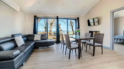 Gallery image of 2-bedroom Lake Front Cottage in Harwood ON #2 in Harwood