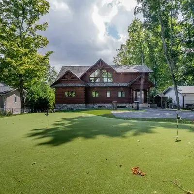 Lakefront cottage with golf area BBQ pool table