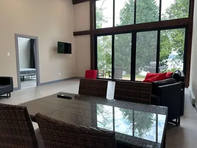 Gallery image of 3-bedroom Lakefront Villa #3 in Lakefield