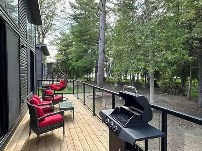 Gallery image of 3-bedroom Lakefront Villa #3 in Lakefield