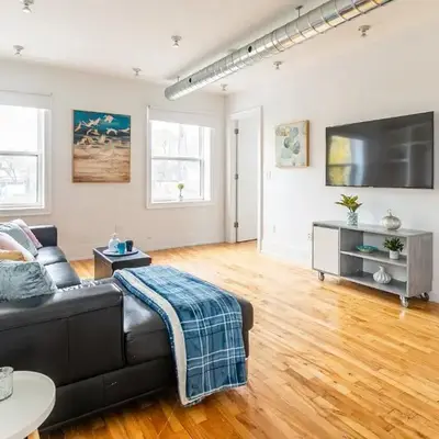Stylish & Pet-Friendly 2BR Suite in Trendy Leslieville with Portable AC Nearest Intersection Eastern Ave