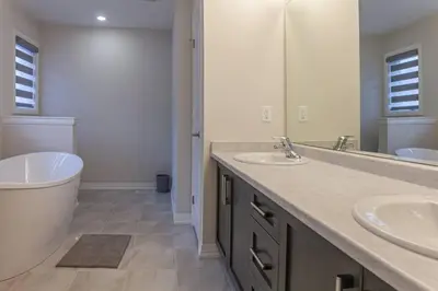 Gallery image of 4Bed25 BathBrand newNiagara FallsSleeps12 in Thorold