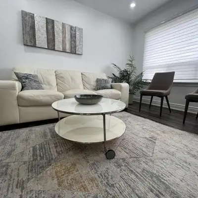 Three Bedroom Spacious Bangalow with Free Parking