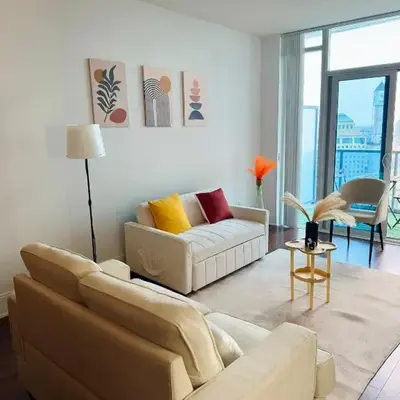Modern One Bedroom Near Square One With Free Parking