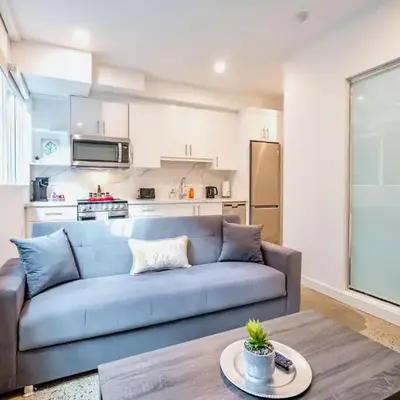 Chic 2BR Basement Suite 2BR Toronto Getaway near Downtown - The Roland