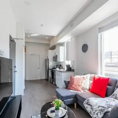 Modern & Bright 2BR Suite - StayStreet Suites