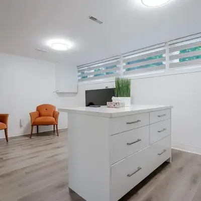 2 Bed 2 Bath Bunglow in Mississauga Yyz PortCredit