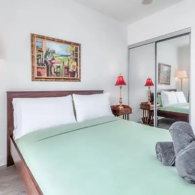 Downtown 1BR City Stay with Balcony and Fast Wi-Fi