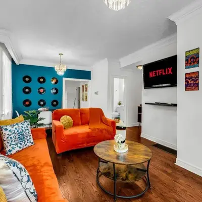 80's Retro Toronto Time Capsule - 2 Bedrooms