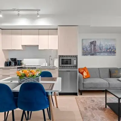 New Modern 1Bd & Den in Downtown Toronto