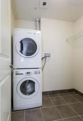 a washer and dryer in a small room at Aseesniwas in Brampton