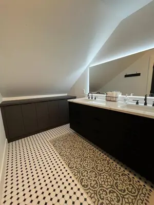 a bathroom with a sink and a mirror at Duncan in Kimberley