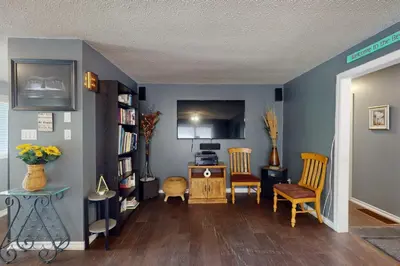 a living room with a table and chairs at Wavy Daze Master in Wasaga Beach