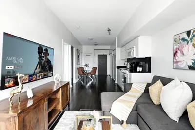 Gallery image of Modern Lakefront Escape Walk to Waterfront in Toronto
