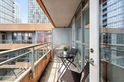 Gallery image of Modern Lakefront Escape Walk to Waterfront in Toronto